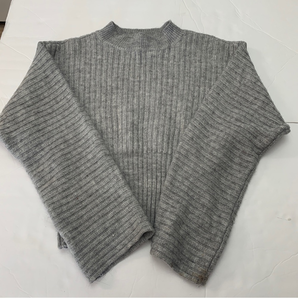 Forever 21 sweater medium